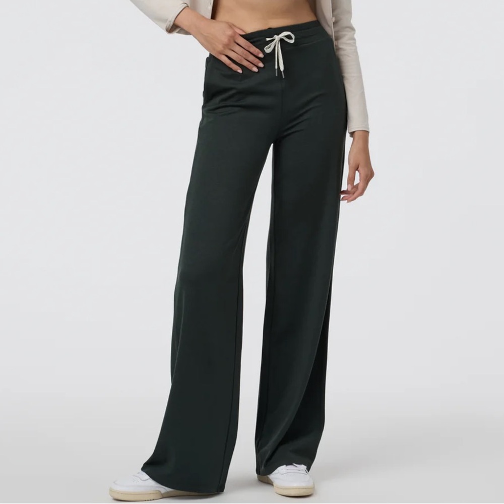 NWT Vuori Halo Essential Wideleg